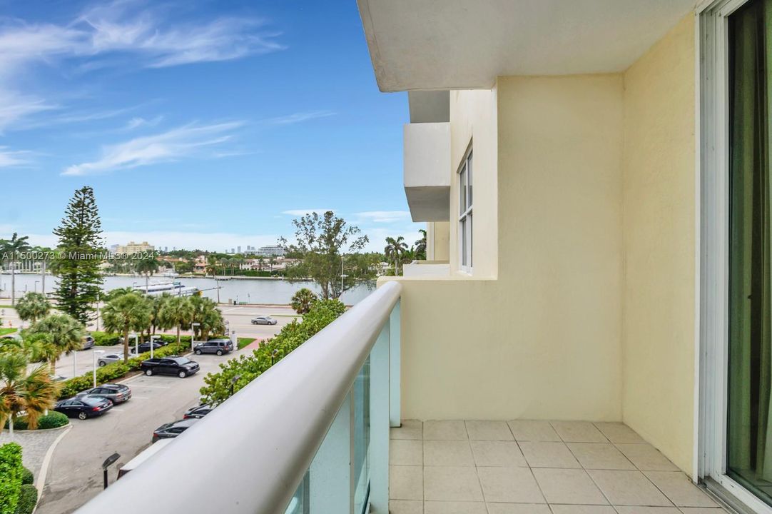 Recently Rented: $2,300 (1 beds, 1 baths, 922 Square Feet)