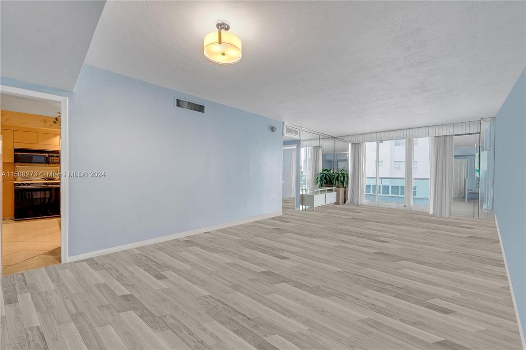 Recently Rented: $2,300 (1 beds, 1 baths, 922 Square Feet)