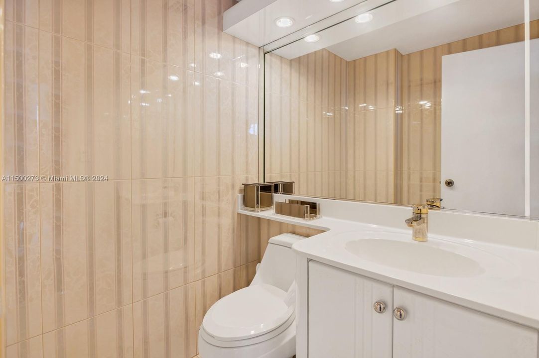 Recently Rented: $2,300 (1 beds, 1 baths, 922 Square Feet)