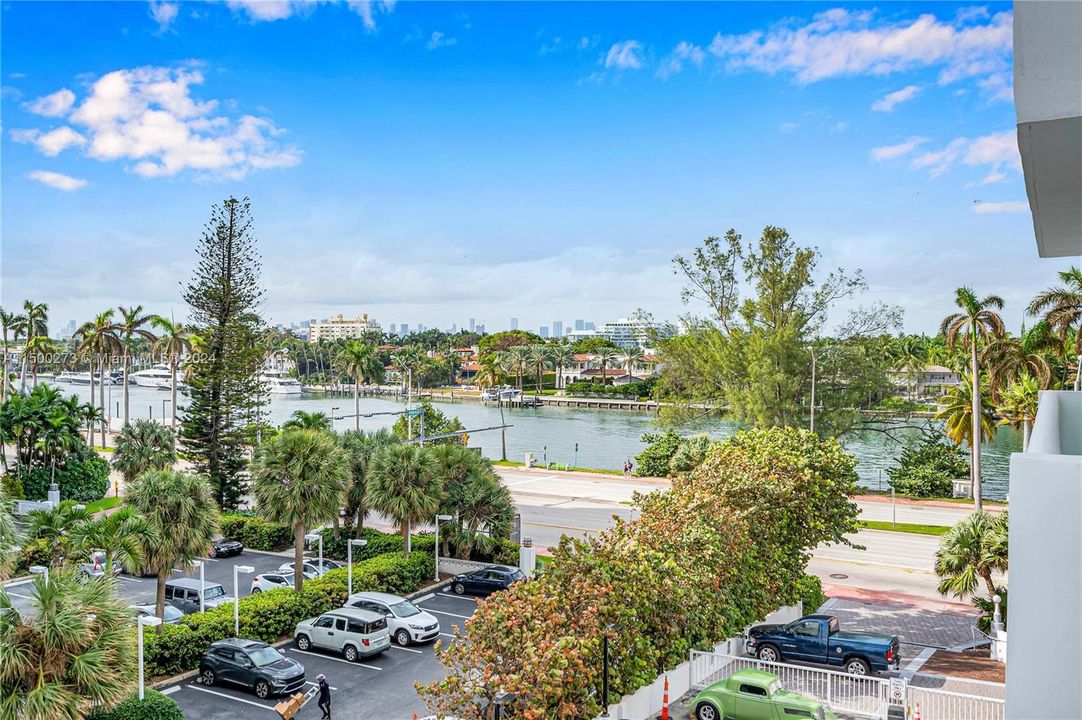 Recently Rented: $2,300 (1 beds, 1 baths, 922 Square Feet)