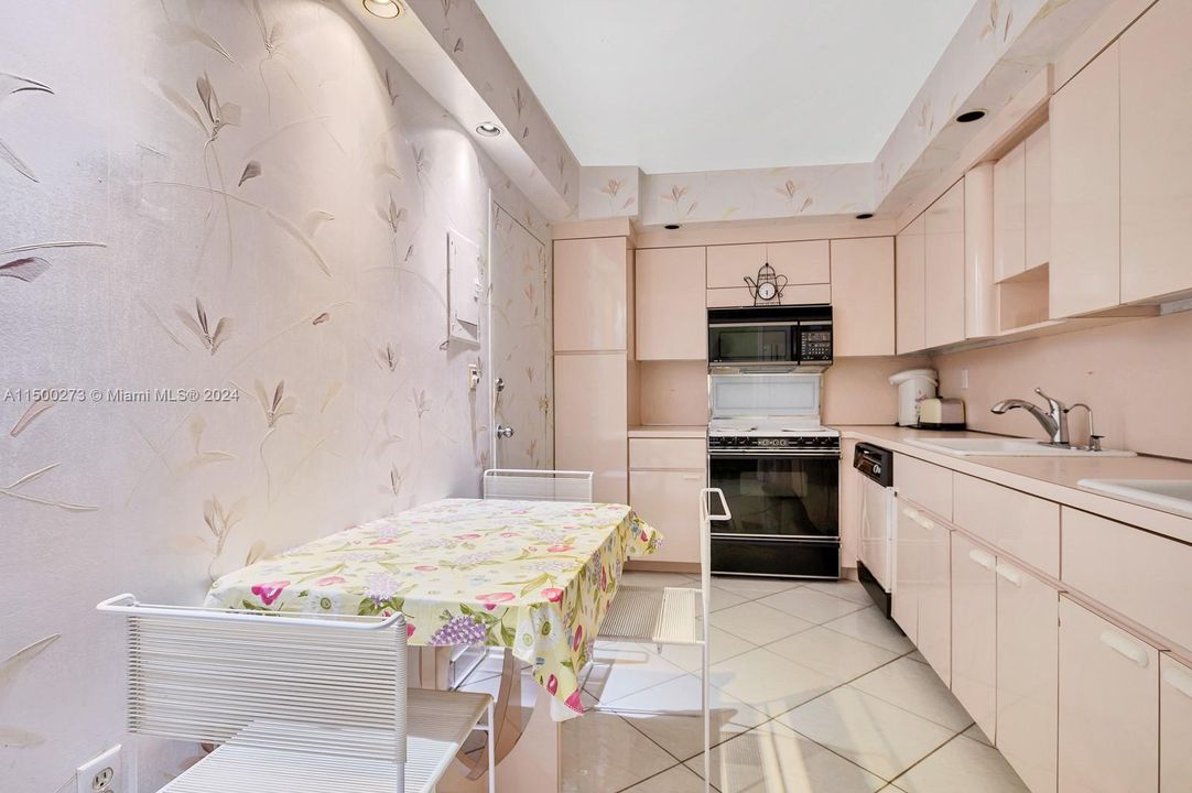 Recently Rented: $2,300 (1 beds, 1 baths, 922 Square Feet)