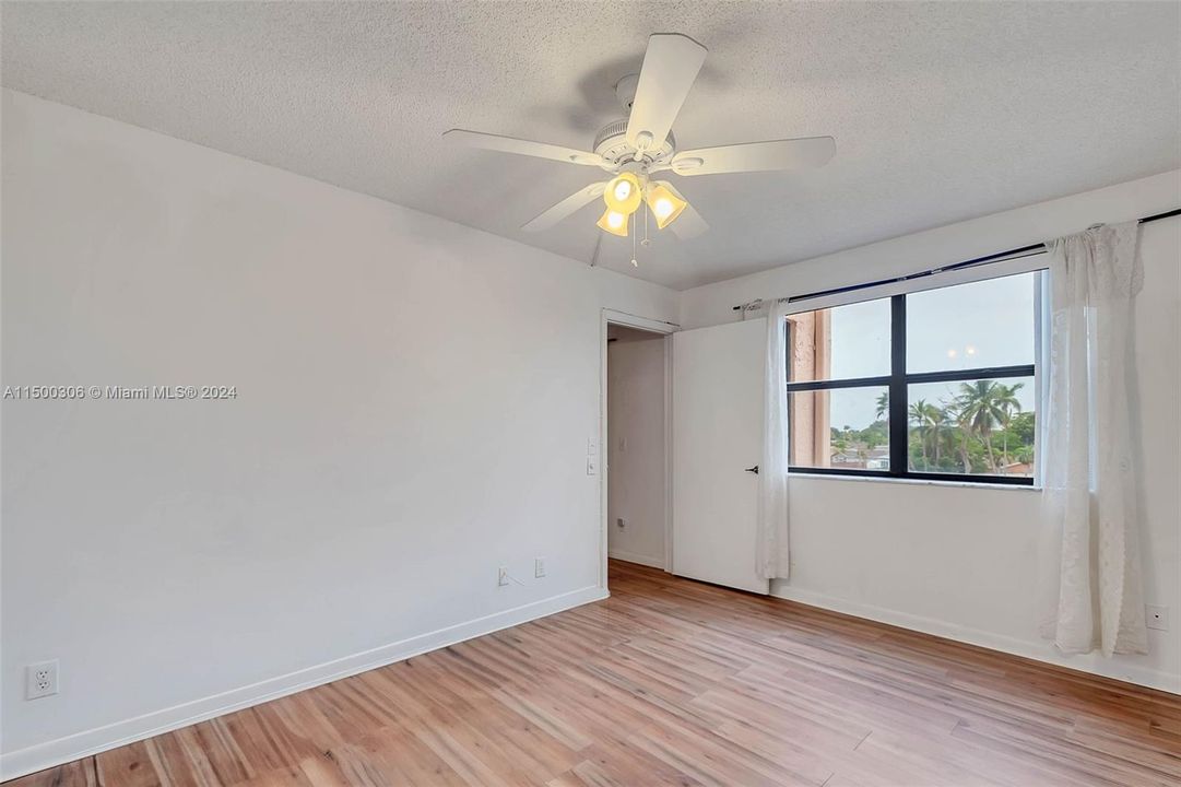Active With Contract: $84,000 (1 beds, 1 baths, 570 Square Feet)
