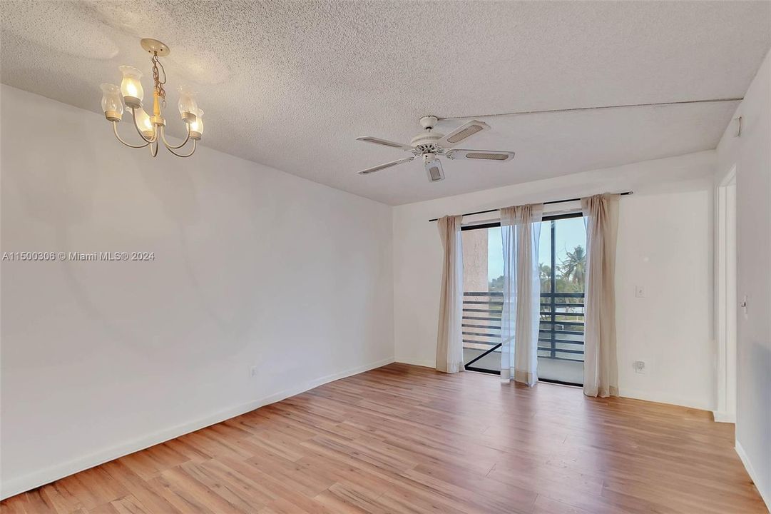 Active With Contract: $84,000 (1 beds, 1 baths, 570 Square Feet)