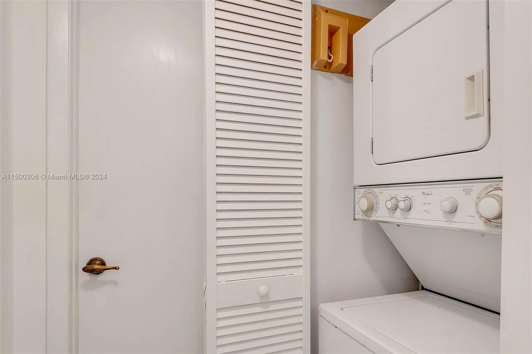 Active With Contract: $84,000 (1 beds, 1 baths, 570 Square Feet)