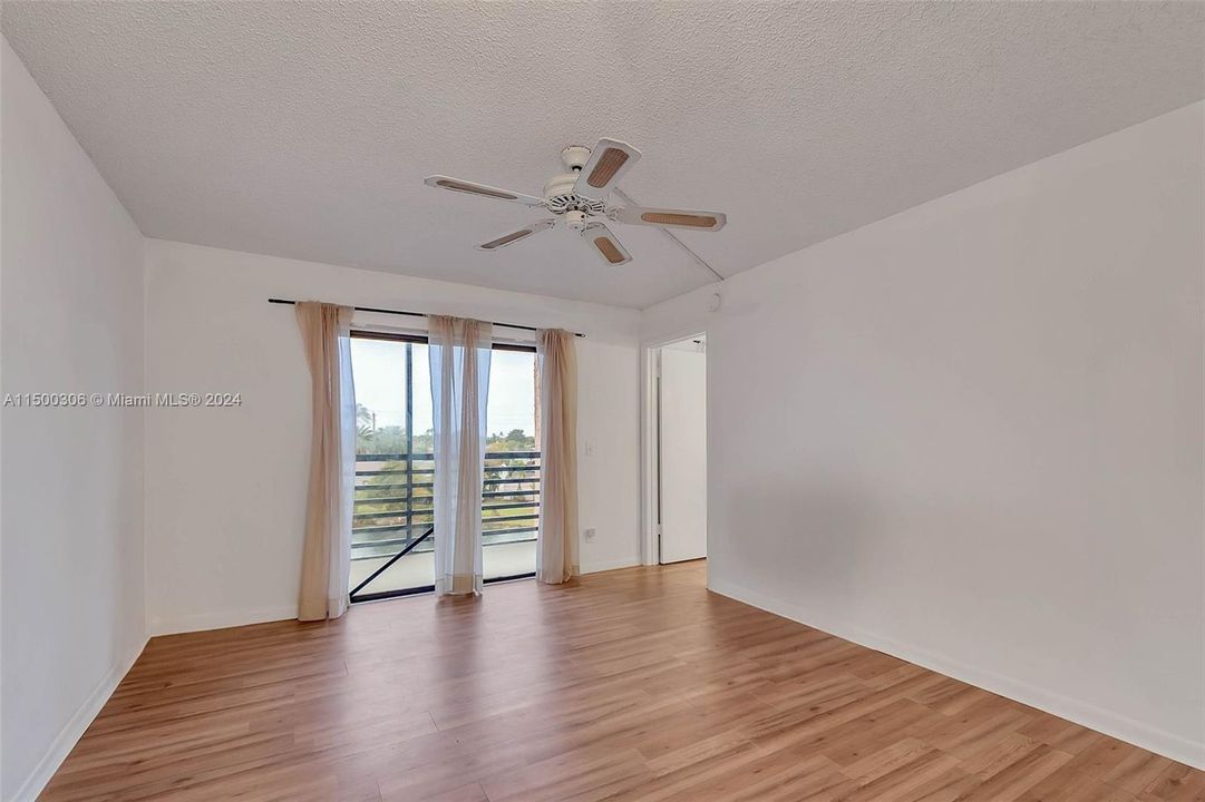 Active With Contract: $84,000 (1 beds, 1 baths, 570 Square Feet)