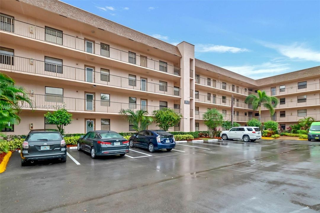 Active With Contract: $84,000 (1 beds, 1 baths, 570 Square Feet)