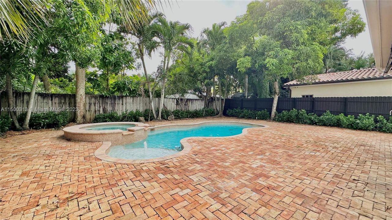 Recently Rented: $7,995 (3 beds, 3 baths, 2186 Square Feet)