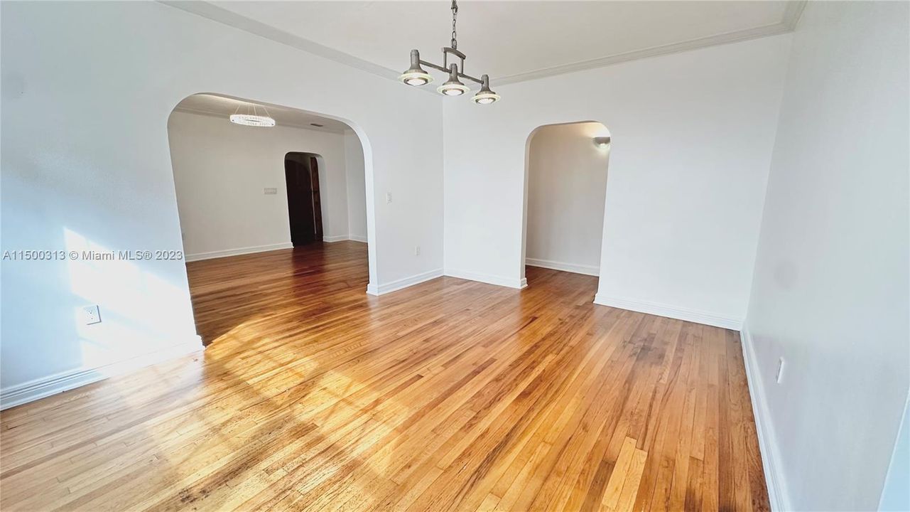 Recently Rented: $7,995 (3 beds, 3 baths, 2186 Square Feet)