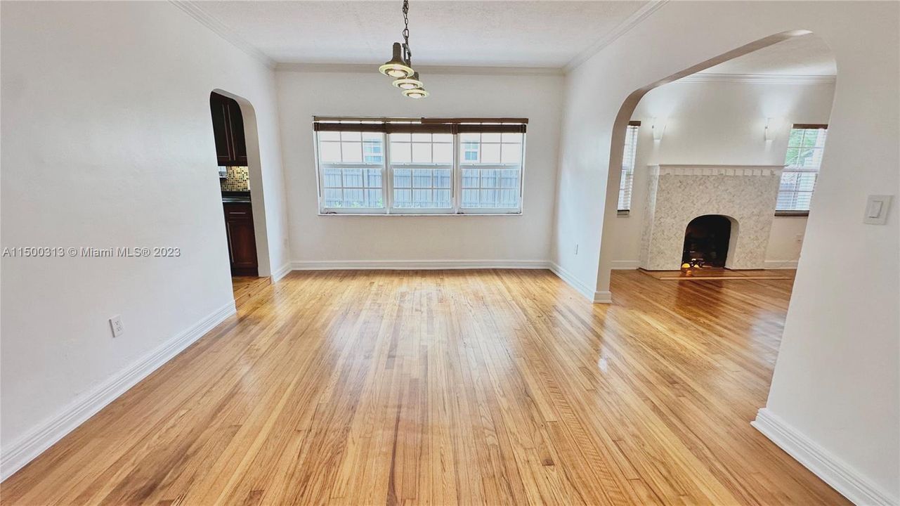 Recently Rented: $7,995 (3 beds, 3 baths, 2186 Square Feet)