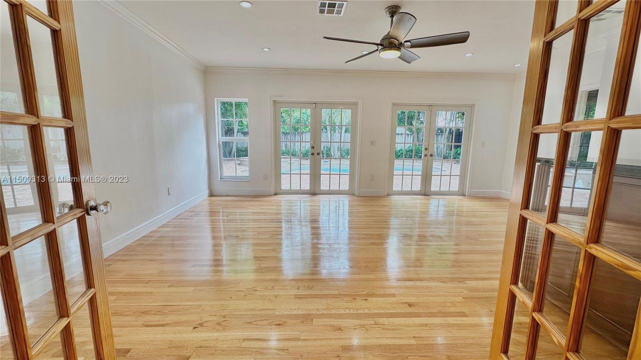 Recently Rented: $7,995 (3 beds, 3 baths, 2186 Square Feet)