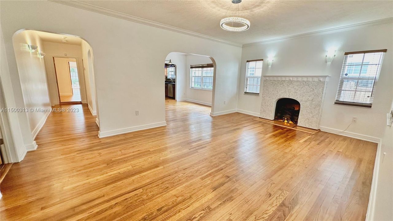 Recently Rented: $7,995 (3 beds, 3 baths, 2186 Square Feet)