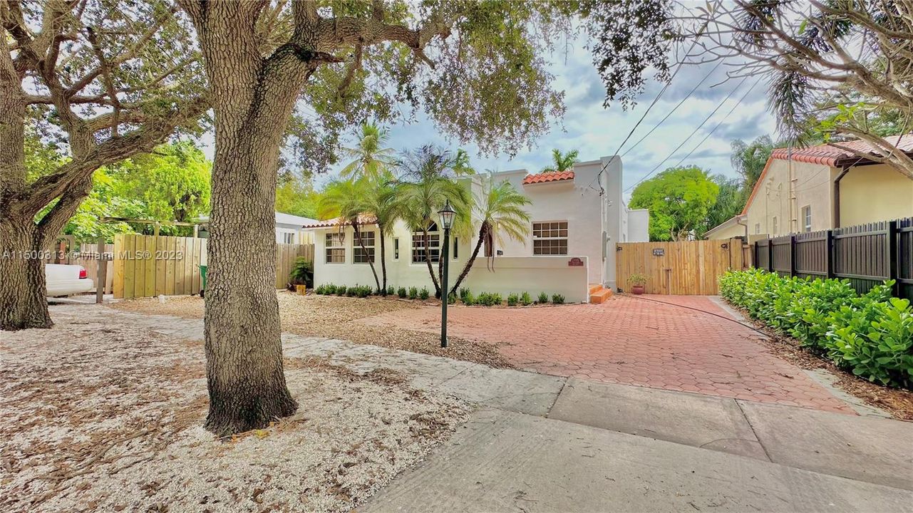 Recently Rented: $7,995 (3 beds, 3 baths, 2186 Square Feet)