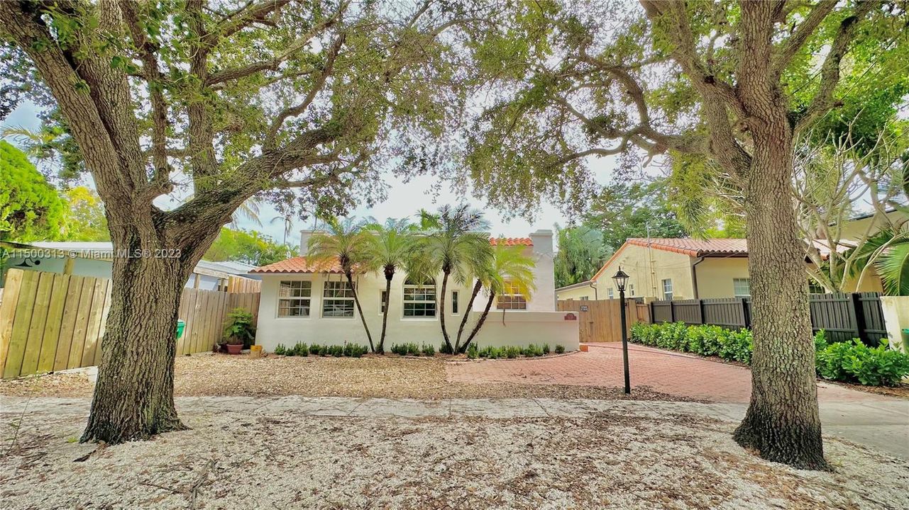 Recently Rented: $7,995 (3 beds, 3 baths, 2186 Square Feet)