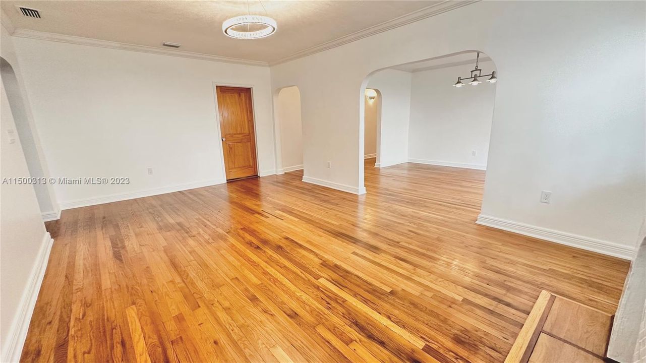 Recently Rented: $7,995 (3 beds, 3 baths, 2186 Square Feet)