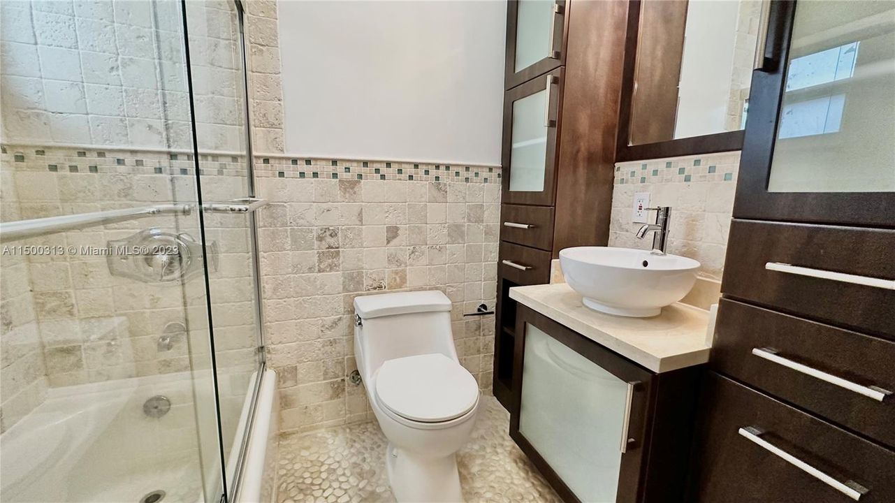 Recently Rented: $7,995 (3 beds, 3 baths, 2186 Square Feet)