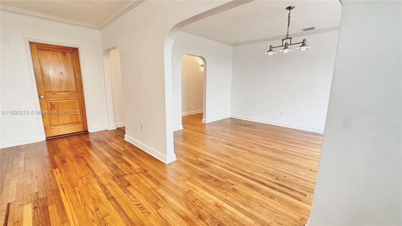 Recently Rented: $7,995 (3 beds, 3 baths, 2186 Square Feet)