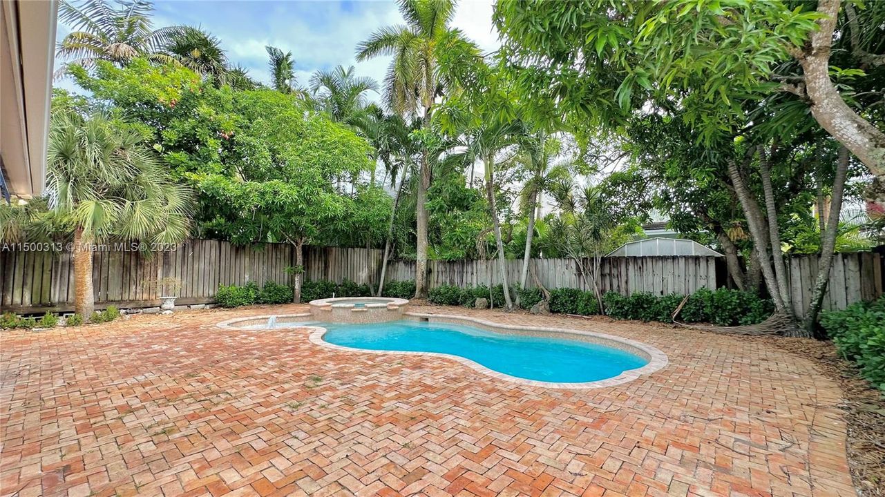 Recently Rented: $7,995 (3 beds, 3 baths, 2186 Square Feet)