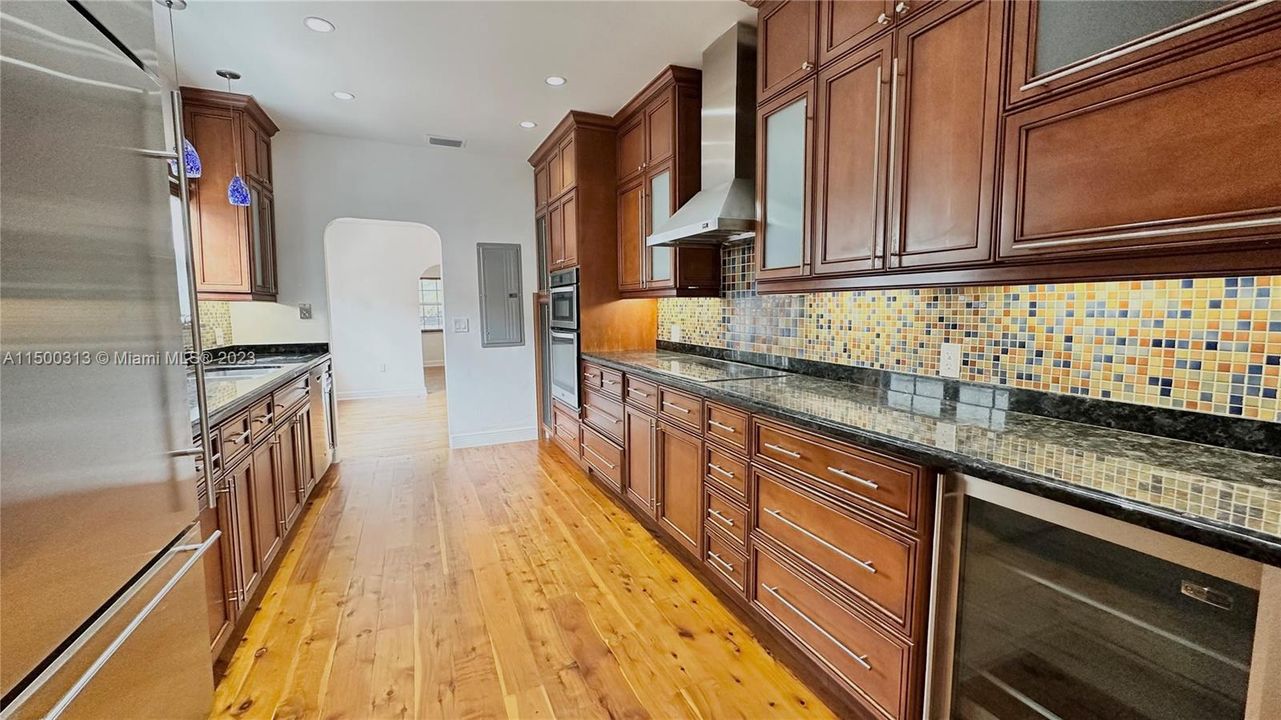 Recently Rented: $7,995 (3 beds, 3 baths, 2186 Square Feet)