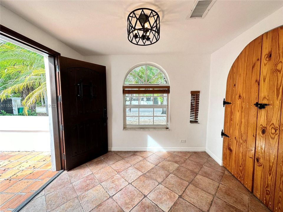 Recently Rented: $7,995 (3 beds, 3 baths, 2186 Square Feet)