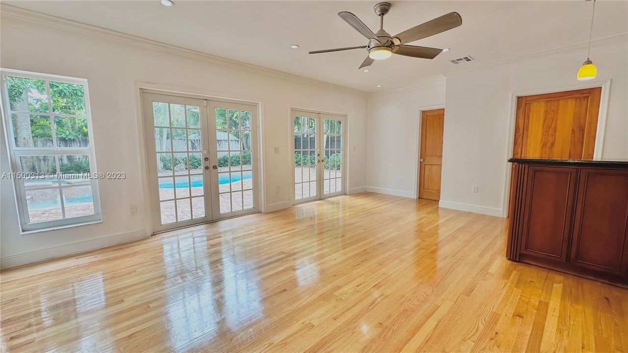 Recently Rented: $7,995 (3 beds, 3 baths, 2186 Square Feet)