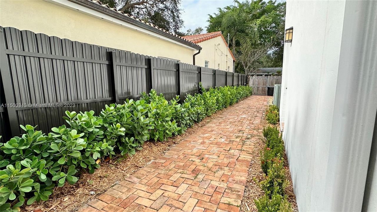 Recently Rented: $7,995 (3 beds, 3 baths, 2186 Square Feet)