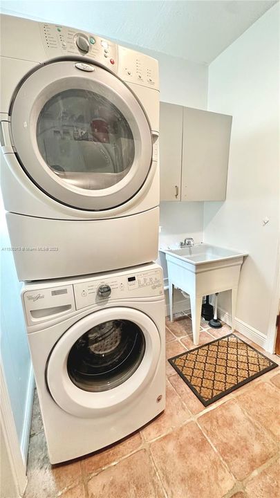 Recently Rented: $7,995 (3 beds, 3 baths, 2186 Square Feet)