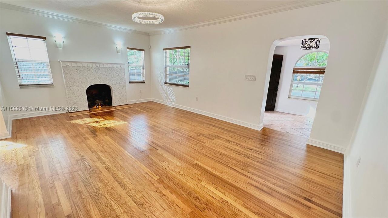 Recently Rented: $7,995 (3 beds, 3 baths, 2186 Square Feet)