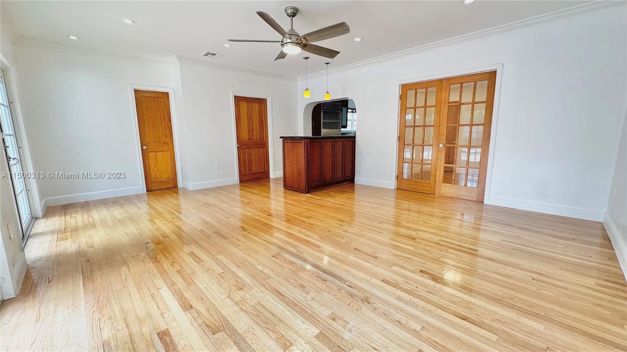 Recently Rented: $7,995 (3 beds, 3 baths, 2186 Square Feet)