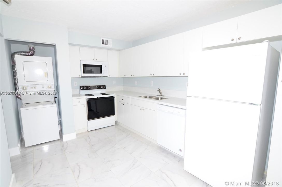 Recently Rented: $31,200 (2 beds, 2 baths, 1400 Square Feet)