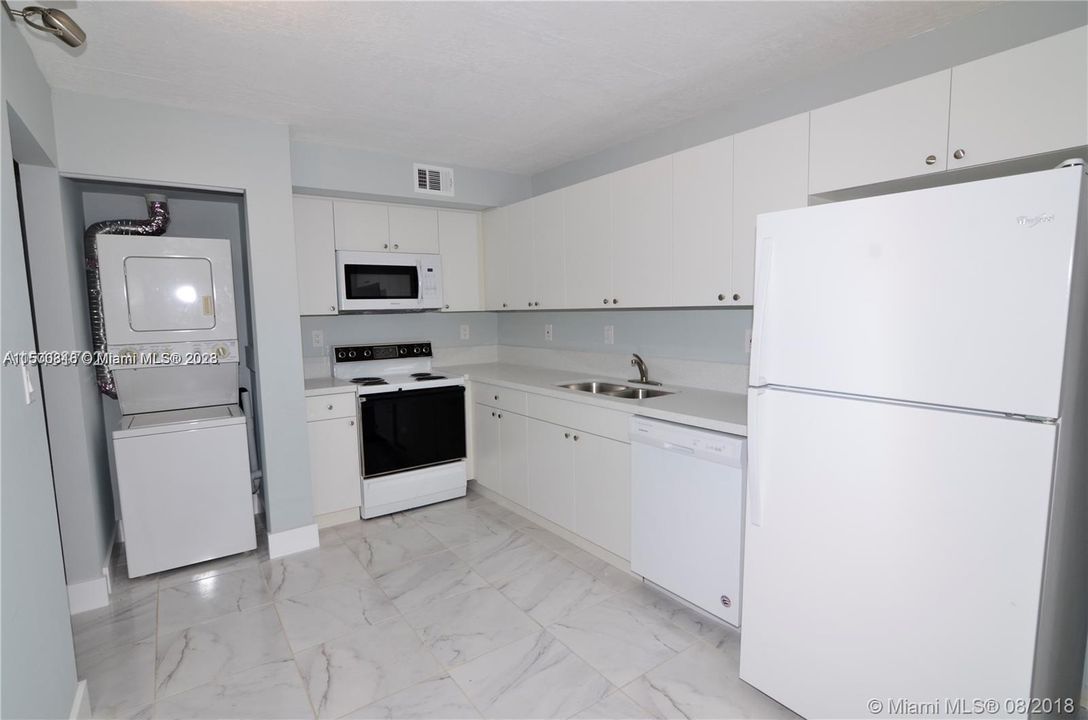 Recently Rented: $31,200 (2 beds, 2 baths, 1400 Square Feet)