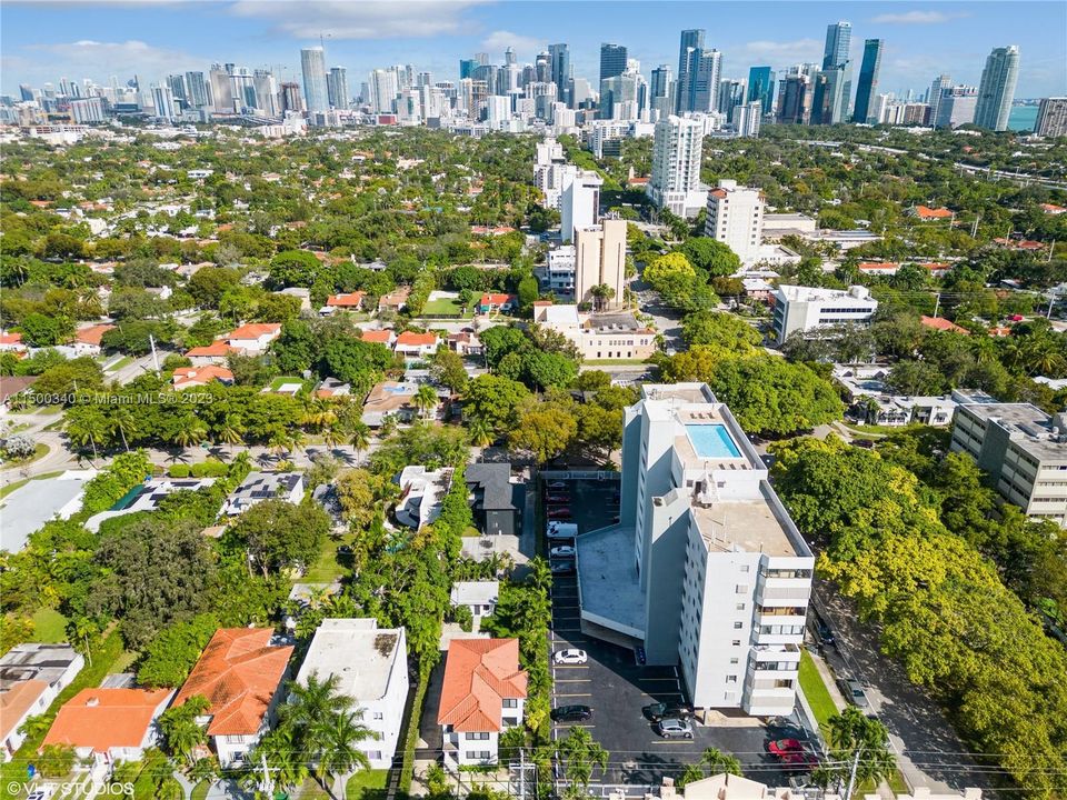 最近租的: $4,000 (2 贝兹, 2 浴室, 1371 平方英尺)