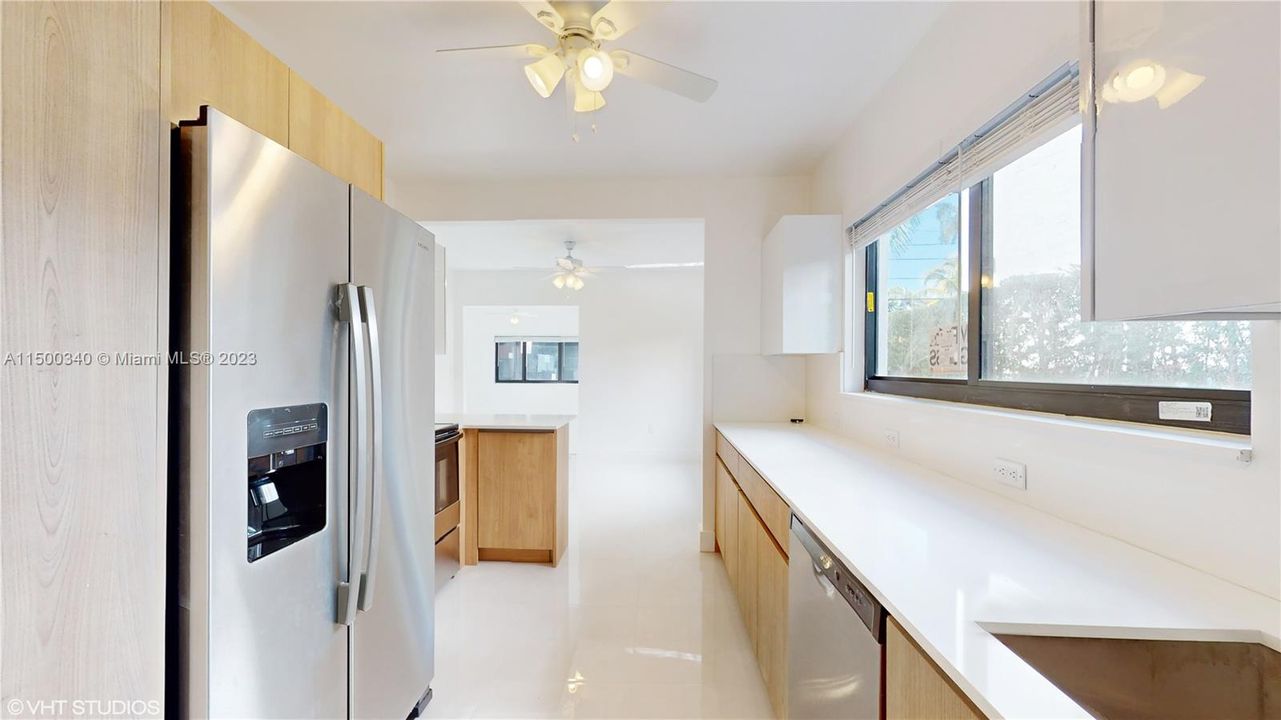 最近租的: $4,000 (2 贝兹, 2 浴室, 1371 平方英尺)