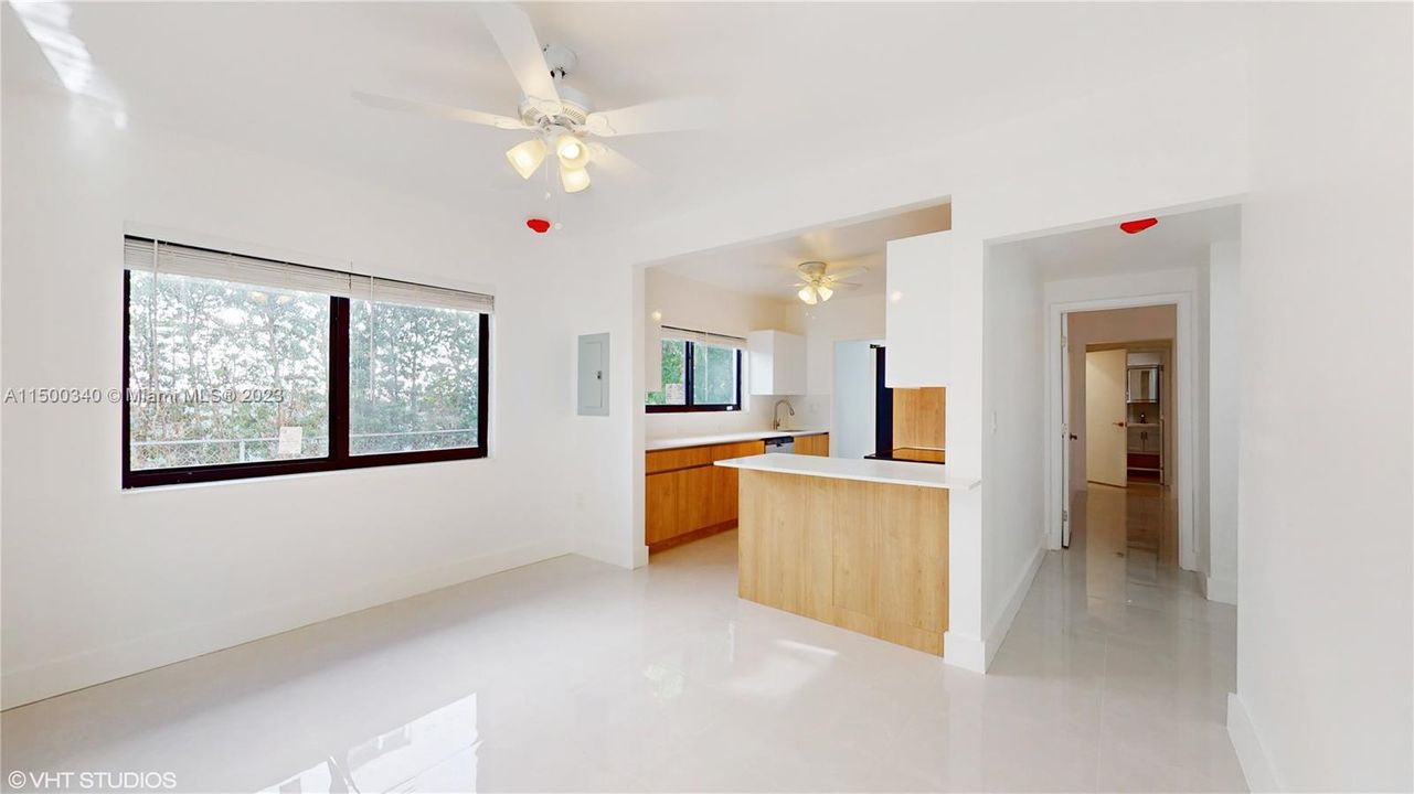 最近租的: $4,000 (2 贝兹, 2 浴室, 1371 平方英尺)