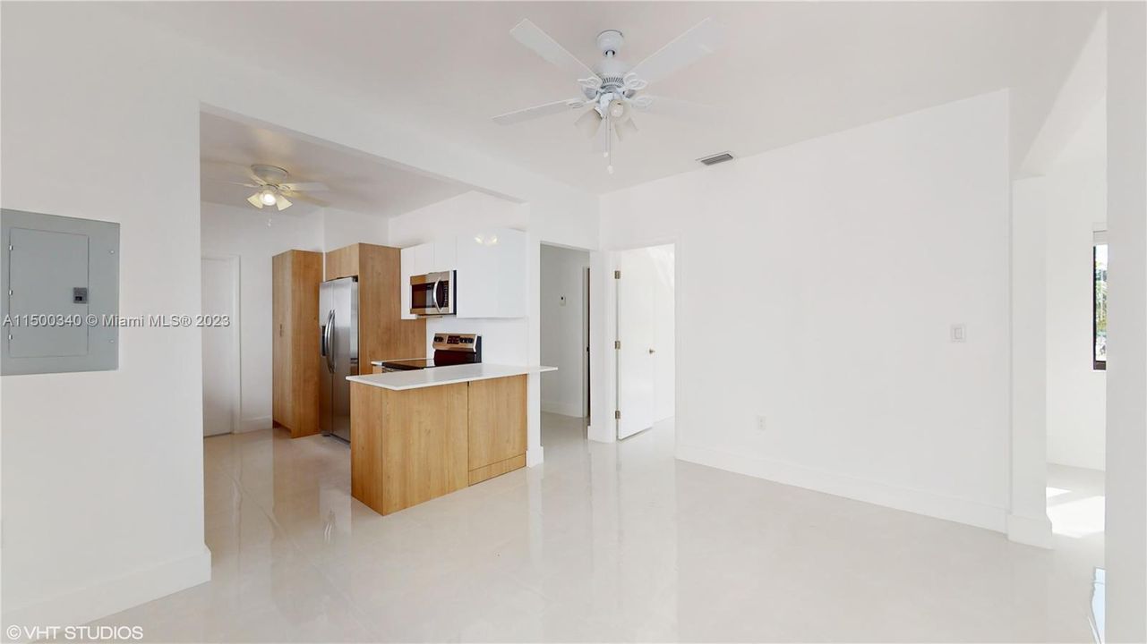 最近租的: $4,000 (2 贝兹, 2 浴室, 1371 平方英尺)