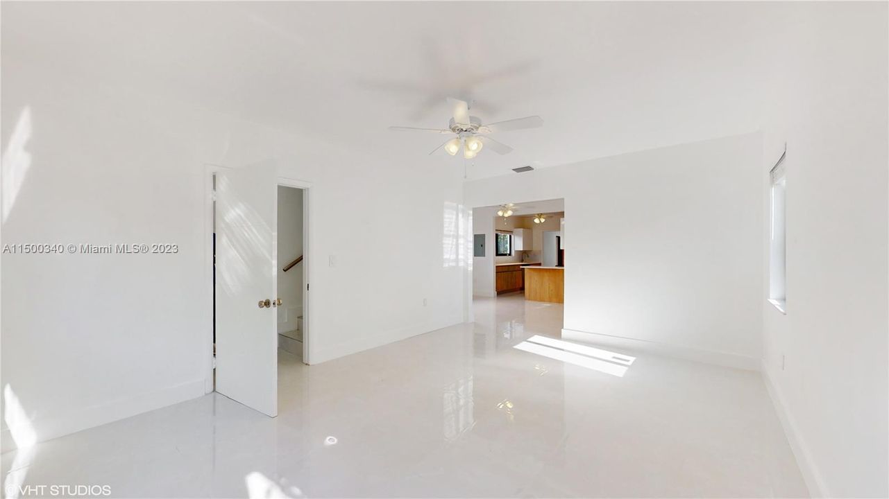 最近租的: $4,000 (2 贝兹, 2 浴室, 1371 平方英尺)