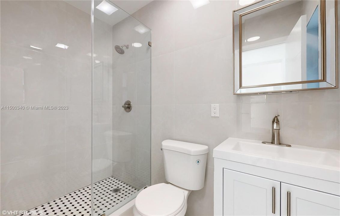 最近租的: $4,000 (2 贝兹, 2 浴室, 1371 平方英尺)