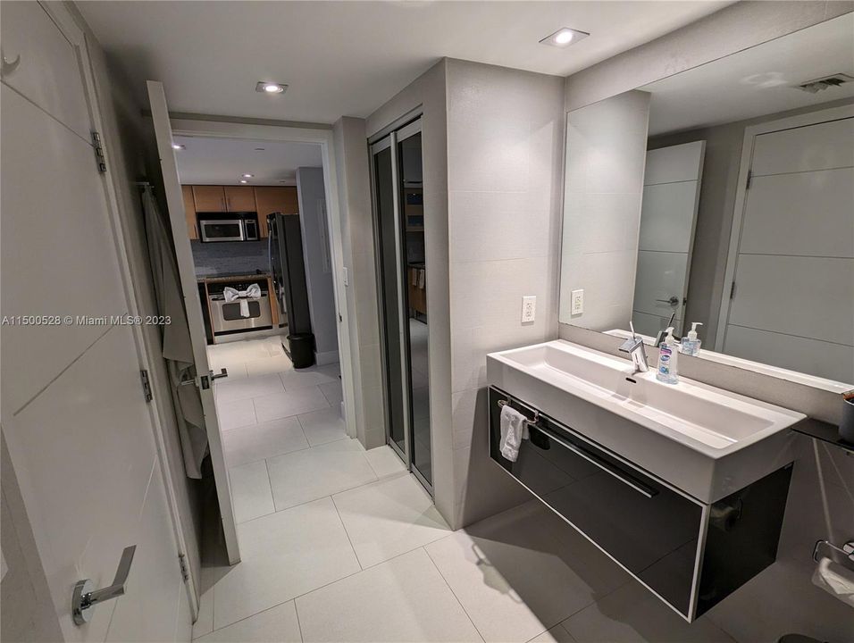For Sale: $599,000 (1 beds, 1 baths, 791 Square Feet)