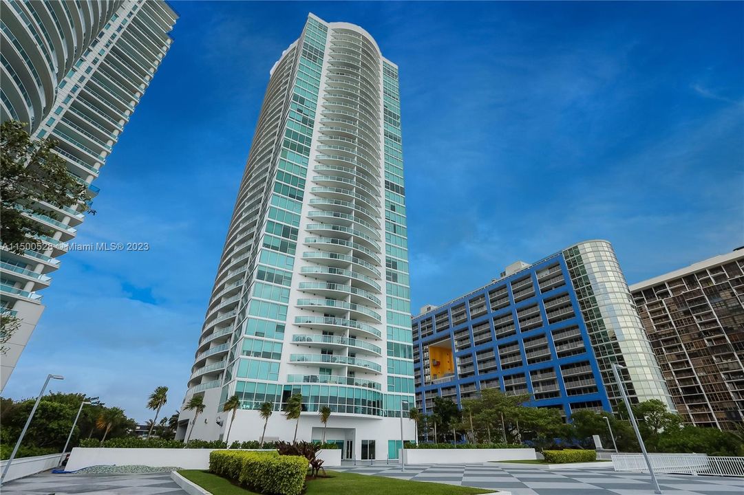 For Sale: $599,000 (1 beds, 1 baths, 791 Square Feet)