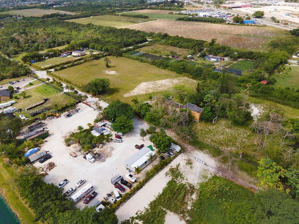 На продажу: $10,490,000 (6.87 acres)