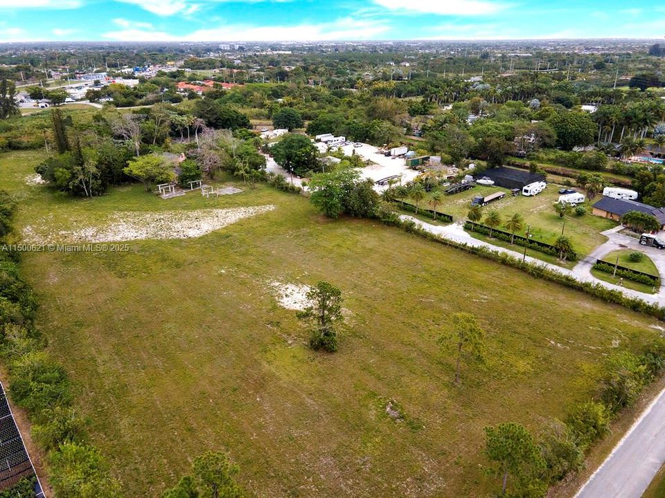 На продажу: $10,490,000 (6.87 acres)