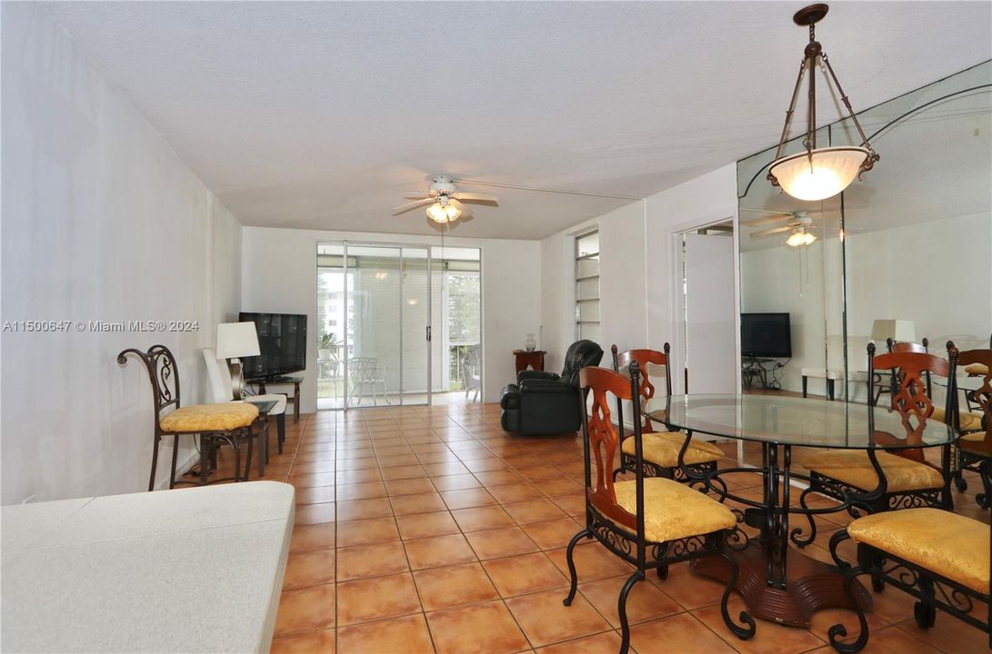 For Sale: $264,900 (2 beds, 2 baths, 1083 Square Feet)