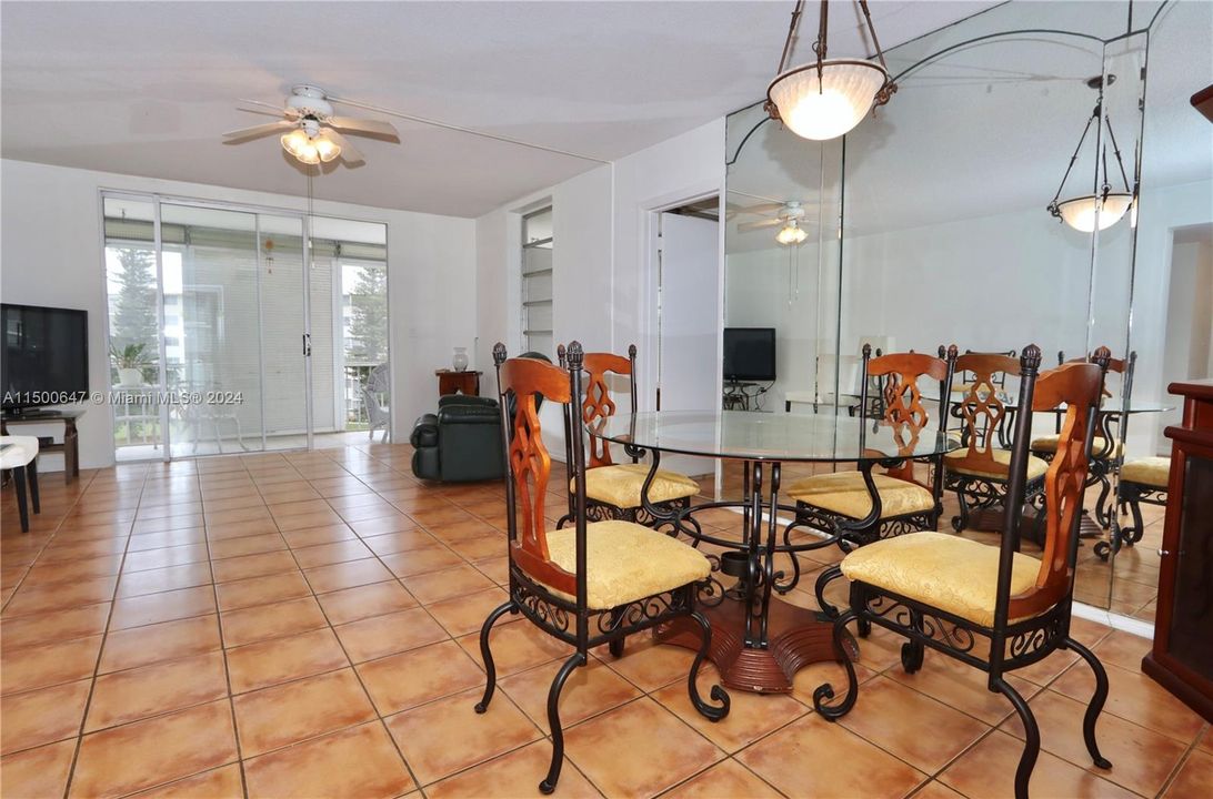 For Sale: $264,900 (2 beds, 2 baths, 1083 Square Feet)