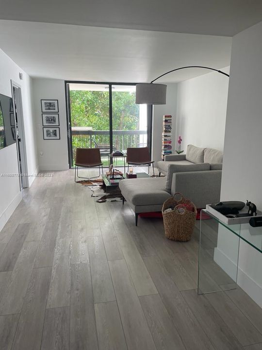 Recently Rented: $2,950 (1 beds, 1 baths, 930 Square Feet)