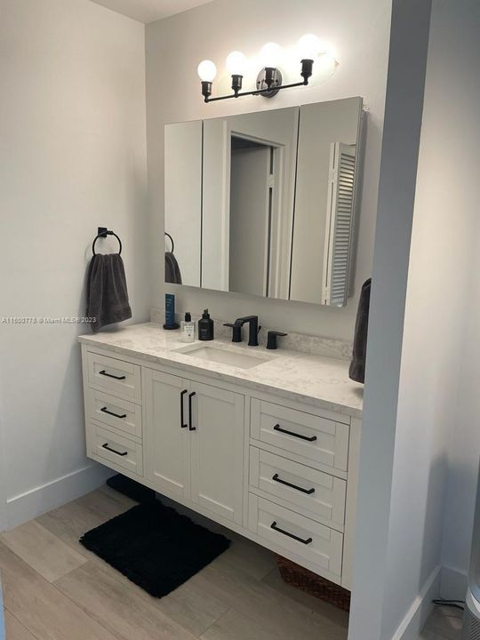 Recently Rented: $2,950 (1 beds, 1 baths, 930 Square Feet)