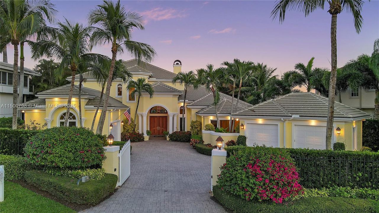 Vendido Recientemente: $9,950,000 (4 camas, 5 baños, 5691 Pies cuadrados)