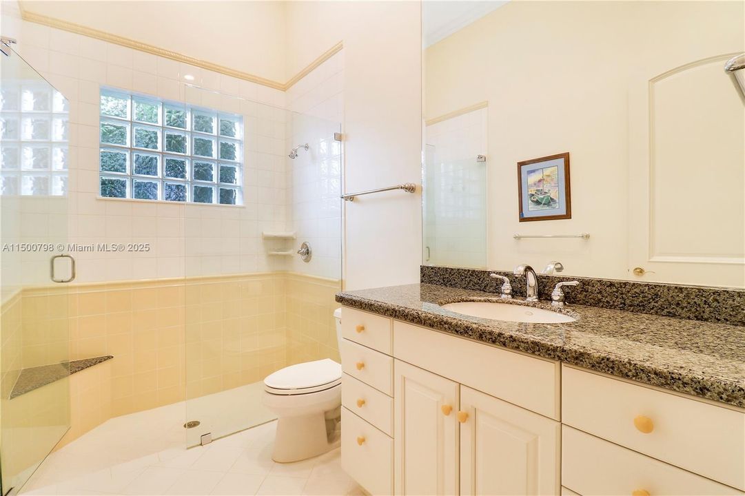 Vendido Recientemente: $9,950,000 (4 camas, 5 baños, 5691 Pies cuadrados)