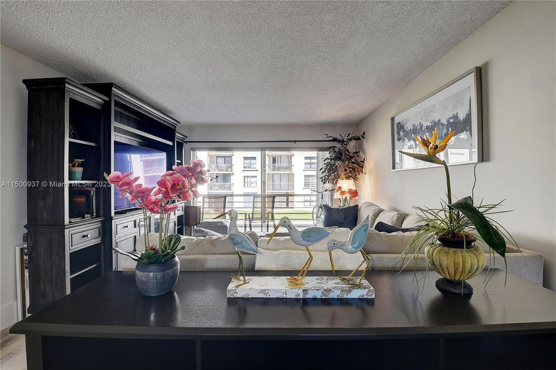 Recently Rented: $2,300 (2 beds, 2 baths, 1095 Square Feet)