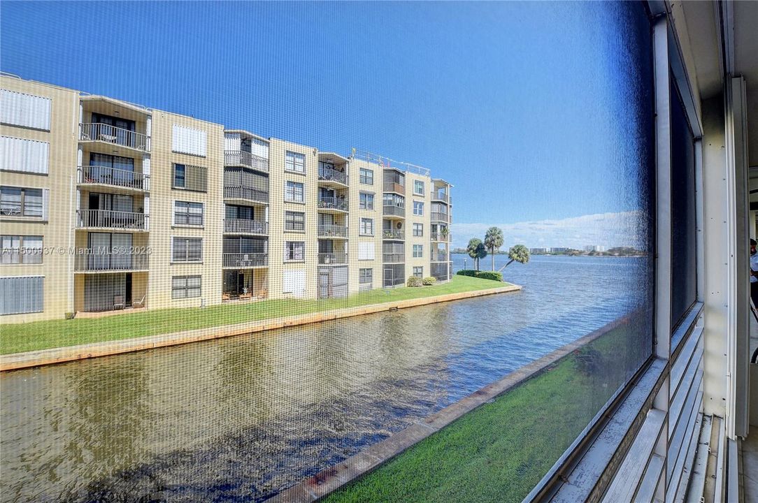 Recently Rented: $2,300 (2 beds, 2 baths, 1095 Square Feet)