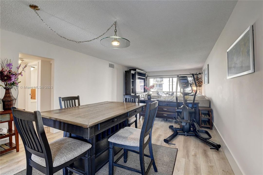 Recently Rented: $2,300 (2 beds, 2 baths, 1095 Square Feet)