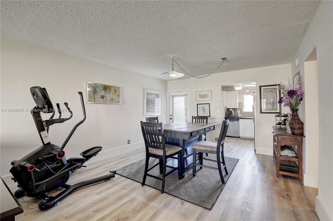 Recently Rented: $2,300 (2 beds, 2 baths, 1095 Square Feet)